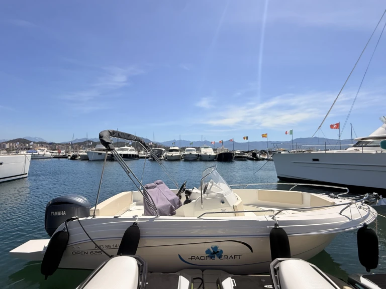 Vermietung Motorboot Pacific Craft mit Führerschein
