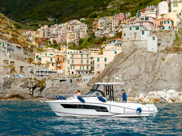 YachtCharter in La Spezia - Jeanneau Cap Camarat 9.0 WA auf SamBoat