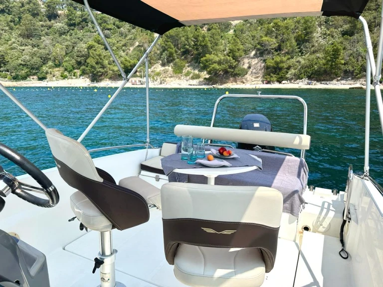 Bootsverleih Bénéteau Flyer 6 SUNdeck La Seyne-sur-Mer Samboat