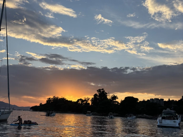 Motorboot mit oder ohne Skipper Jeanneau mieten in Saint-Laurent-du-Var
