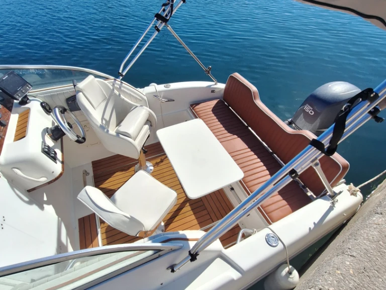 Ein Sessa Marine Oyster 20 mieten in Marseille