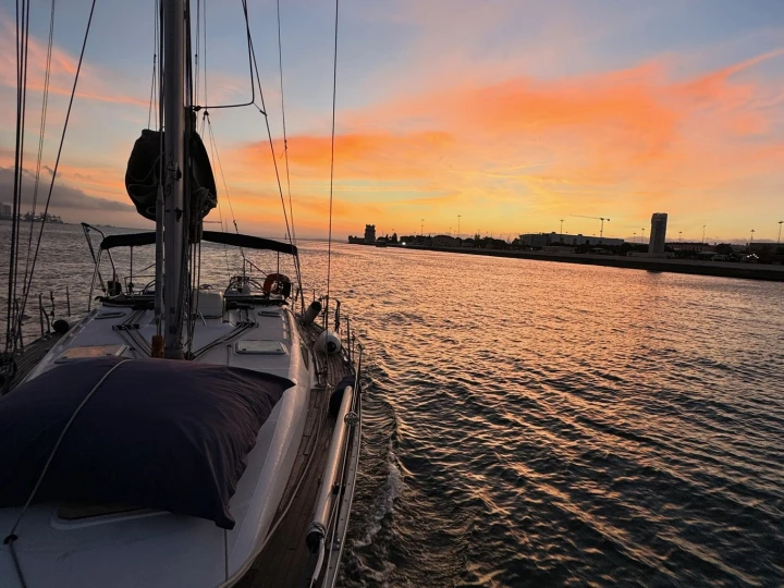 Ein Jeanneau Sun Odyssey 40.3 mieten in Lissabon