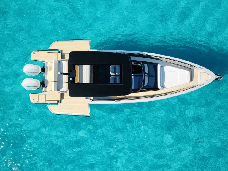 Motorboot mit oder ohne Skipper Virtue mieten in Port of Cannigione