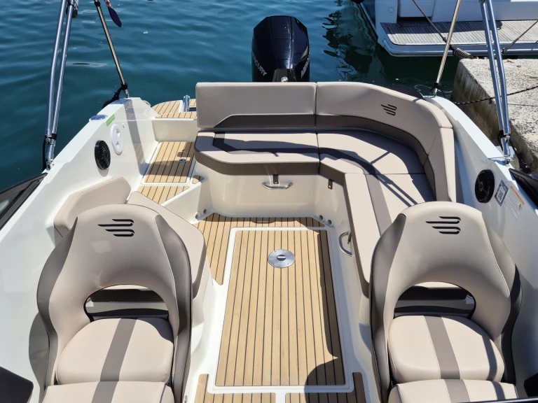 Ein Bayliner VR6 OB mieten in Poreč
