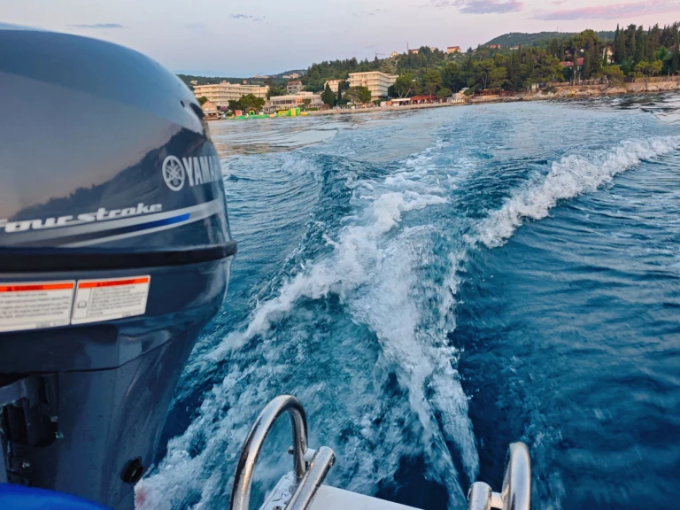 Ein Elan Pasara 490 mieten in Konavle, Cavtat