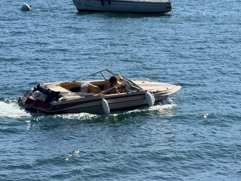 Motorboot mit oder ohne Skipper Glastron mieten in Stresa
