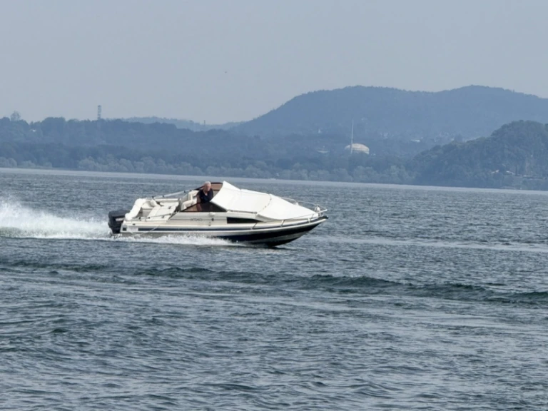 Ein A HELLAS Hermes  mieten in Stresa