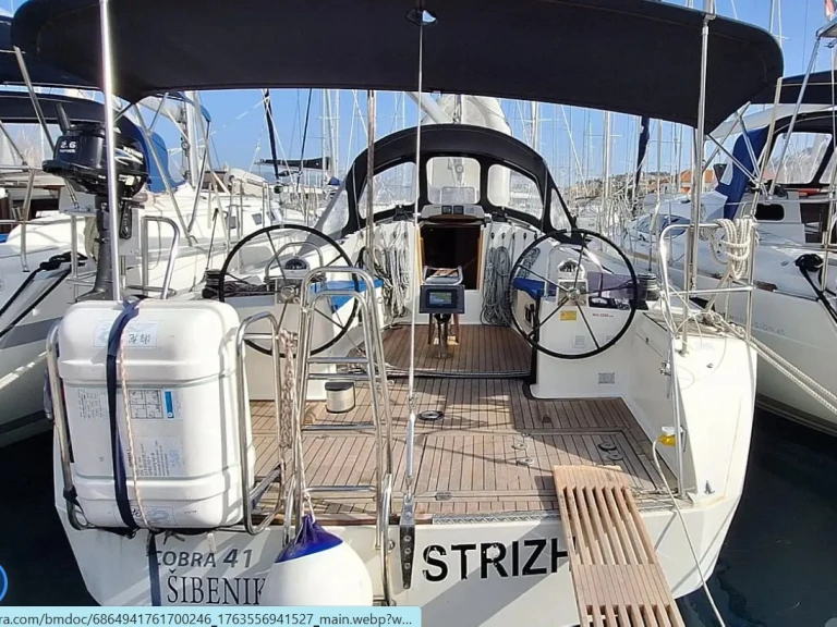 Ein Cobra 411 mieten in Trogir