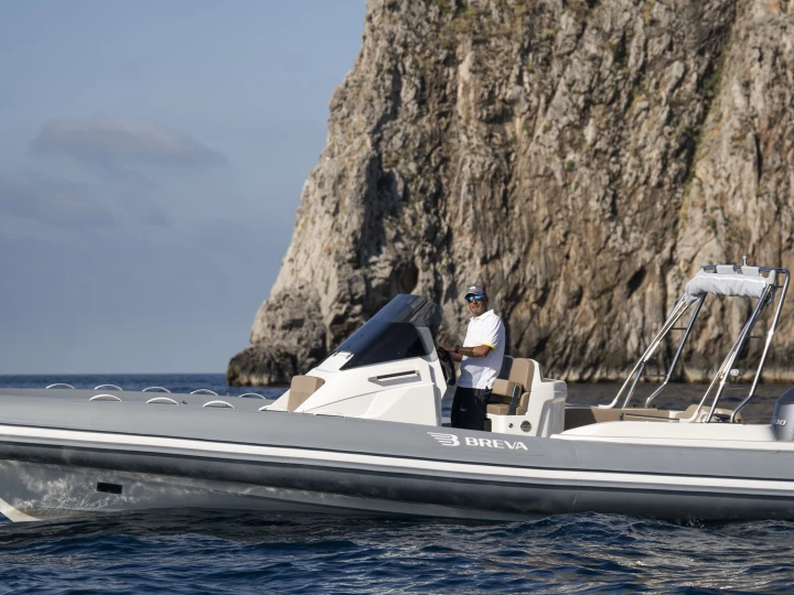 Boot mieten Sorrent günstig BREVA 800