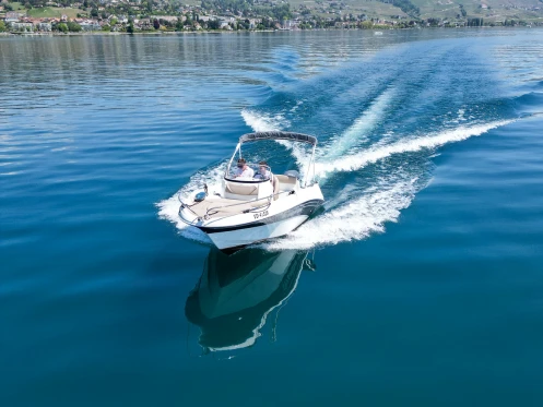 Ein Titanium 560 Open mieten in Pully