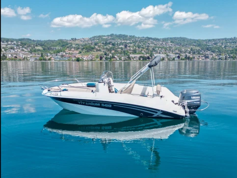 Motorboot mit oder ohne Skipper Titanium mieten in Pully