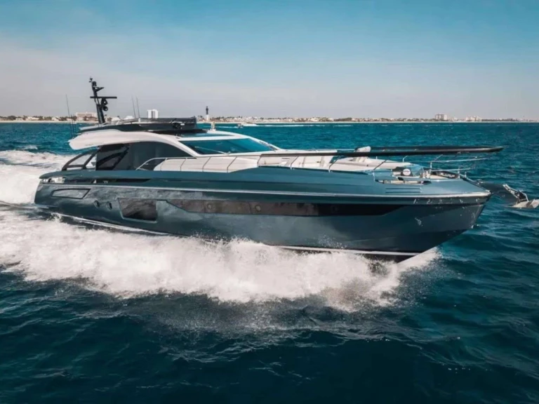 Ein Azimut Six Seven mieten in Miami