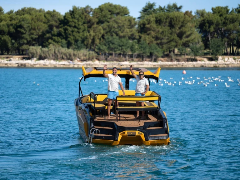 Ein  Raptor  mieten in Rovinj