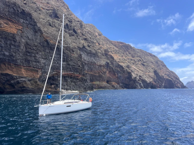 Ein Jeanneau Sun Odyssey 349 Performance mieten in Porto do Funchal