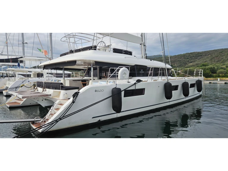 Katamaran mieten in Olbia zum besten Preis