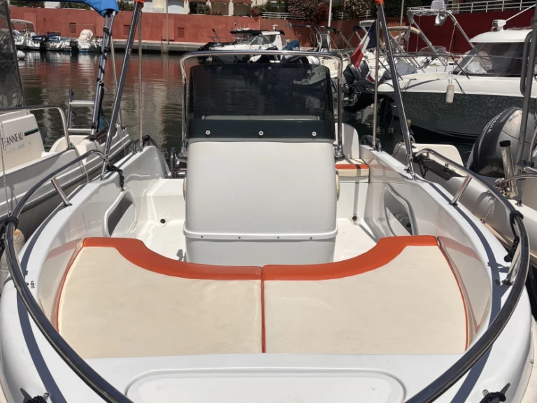 Motorboot mieten in Port Fréjus zum besten Preis