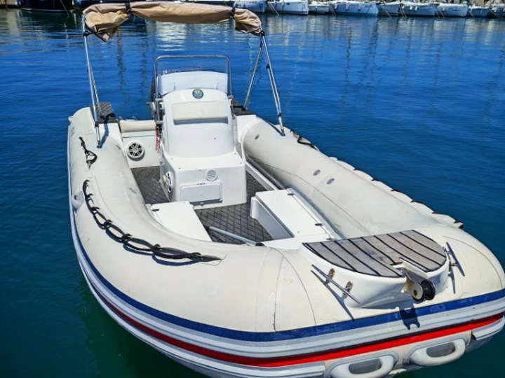 Schlauchboot mit oder ohne Skipper Mistral mieten in Marina di San Foca