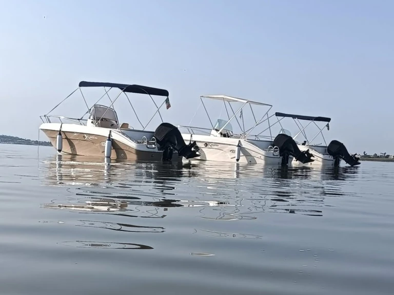 Motorboot mit oder ohne Skipper Kamarina mieten in Italien