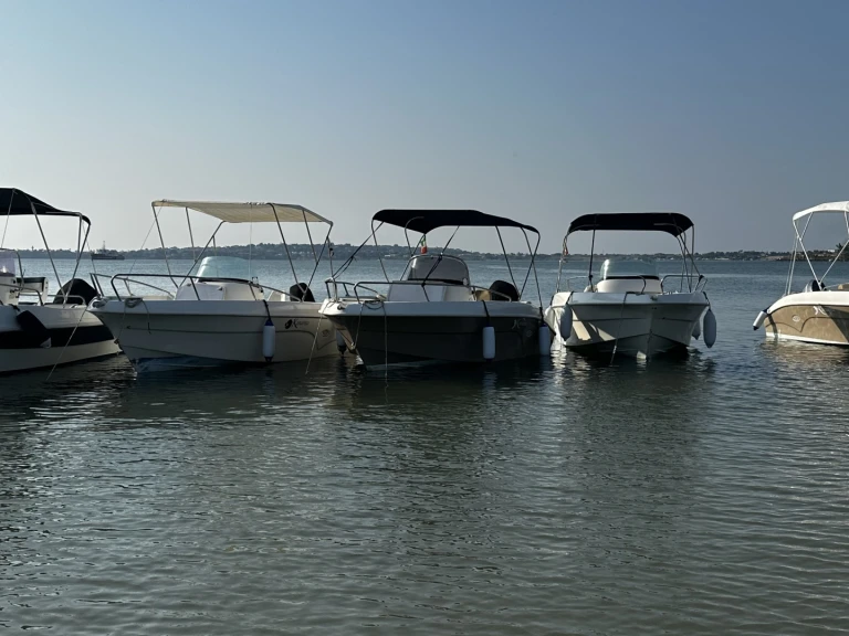 Vermietung Motorboot Kamarina mit Führerschein