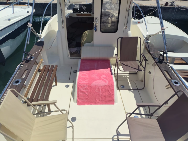 Ein Quicksilver Arvor 215 AS mieten in Bar