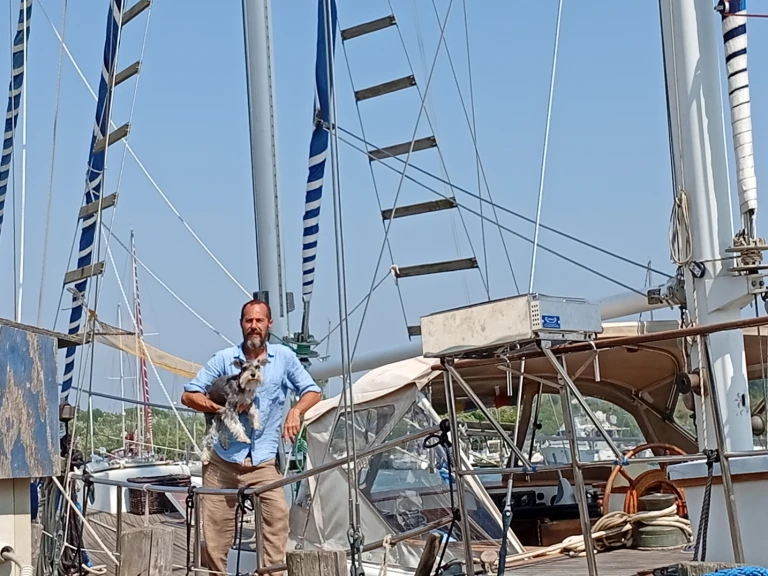 Ein Schooner Staysail mieten in Ponza