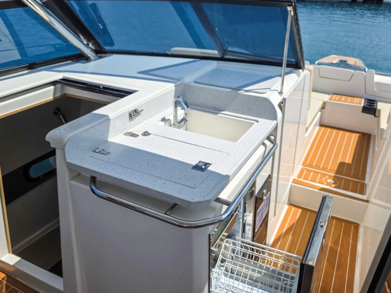 Vermietung Motorboot Aquila mit Führerschein