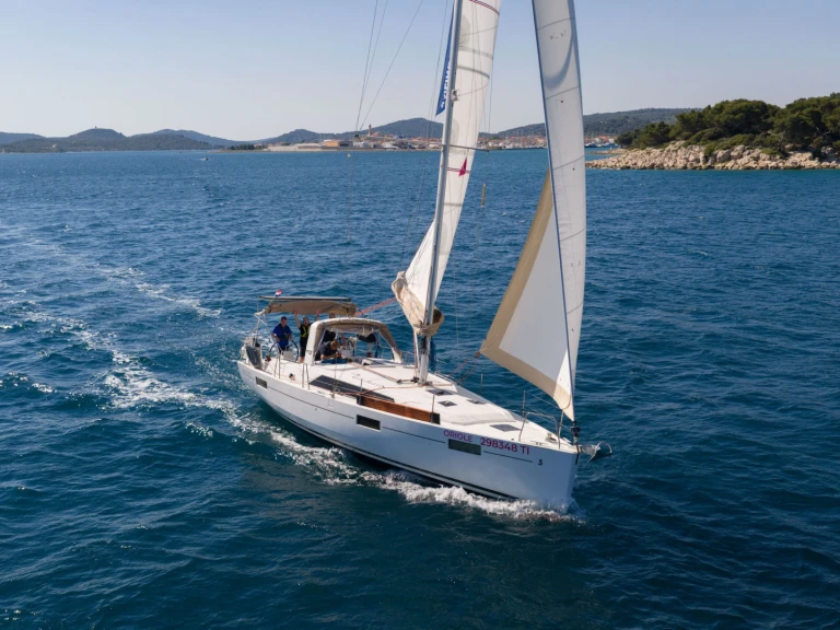 YachtCharter in Pirovac - Bénéteau Oceanis 41.1 auf SamBoat