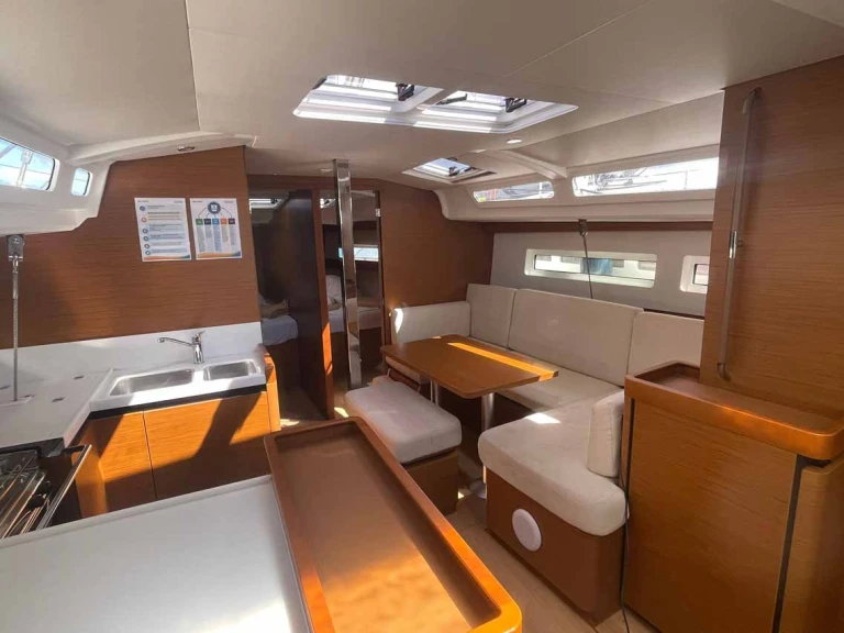 Ein Jeanneau Sun Odyssey 440 mieten in Palma de Mallorca