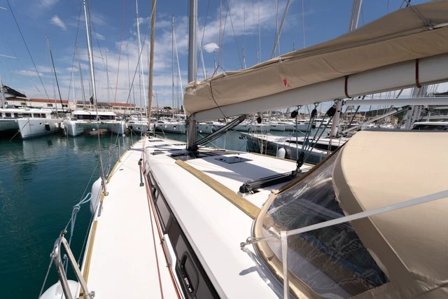 Ein Dufour Dufour 460 Grand Large mieten in Pirovac