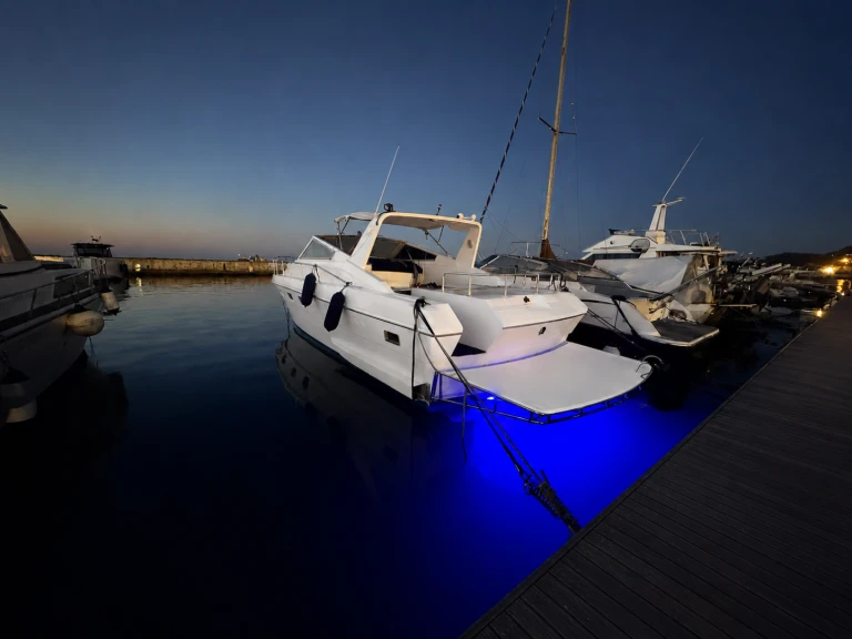 Motorboot mit oder ohne Skipper Mochi Craft mieten in Ischia