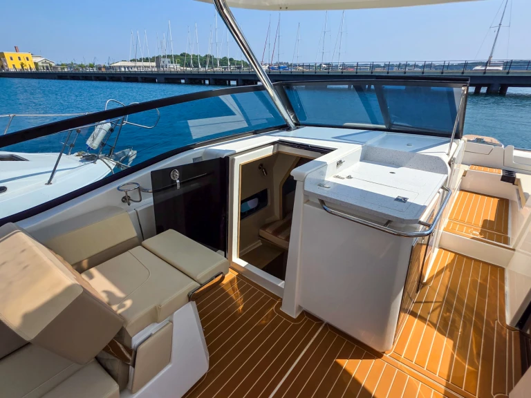 Aquila Aquila 32 Sport mieten Pula