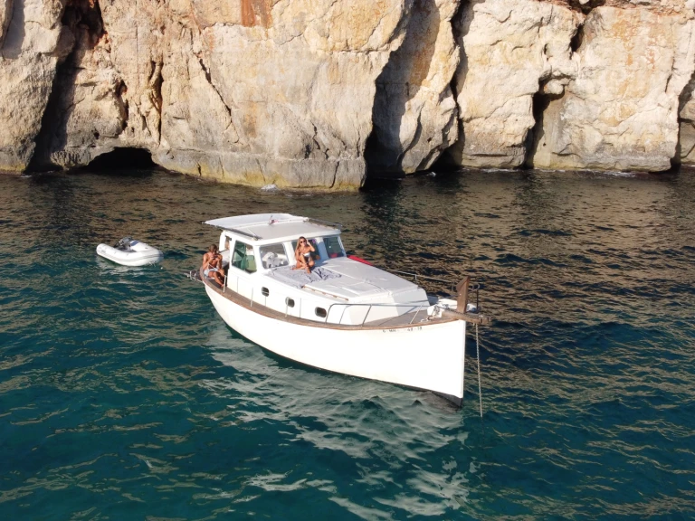 Motorboot mit oder ohne Skipper Menorquin mieten in Cala Galdana