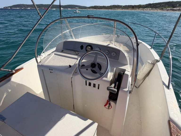 YachtCharter in Les Issambres - Jeanneau Cap Camarat 545 auf SamBoat