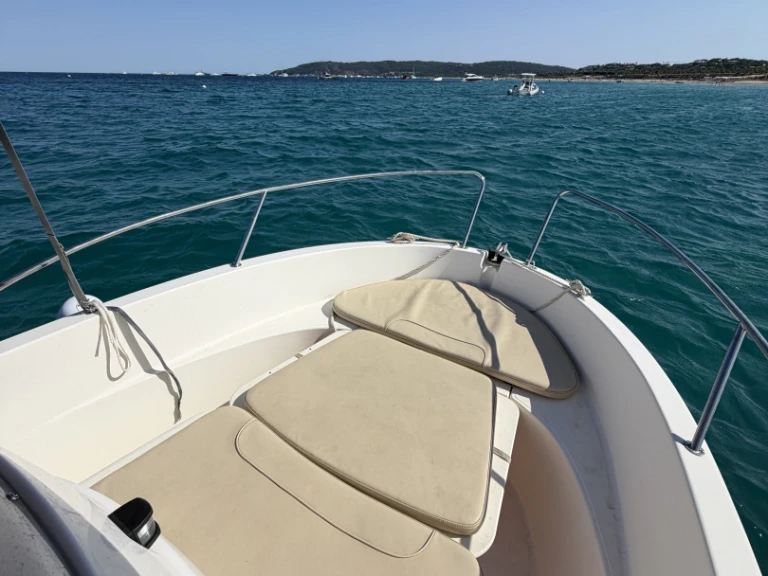 Motorboot mit oder ohne Skipper Jeanneau mieten in Les Issambres
