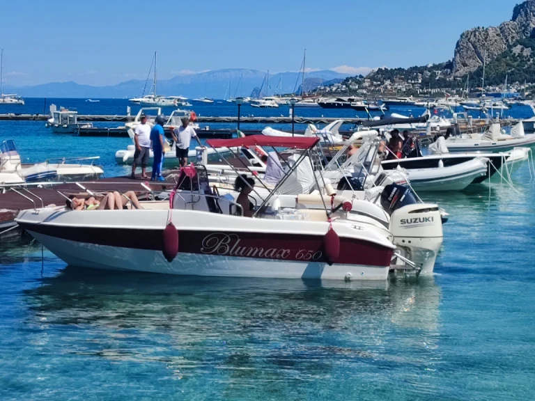 Motorboot mit oder ohne Skipper Blumax mieten in Palermo