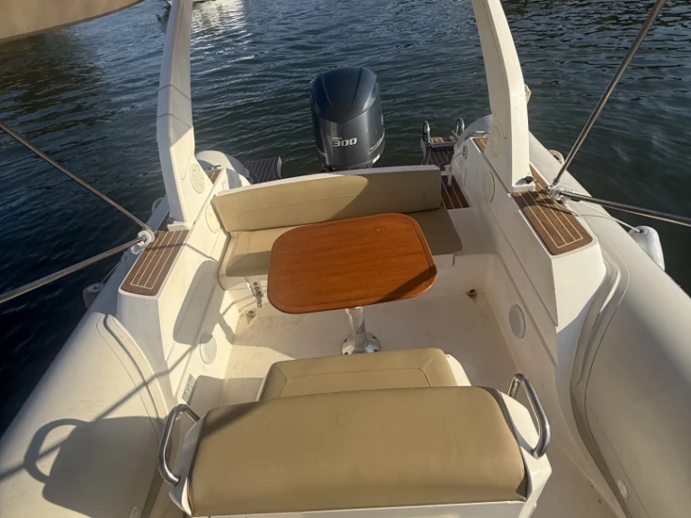 Vermietung Schlauchboot Capelli mit Führerschein