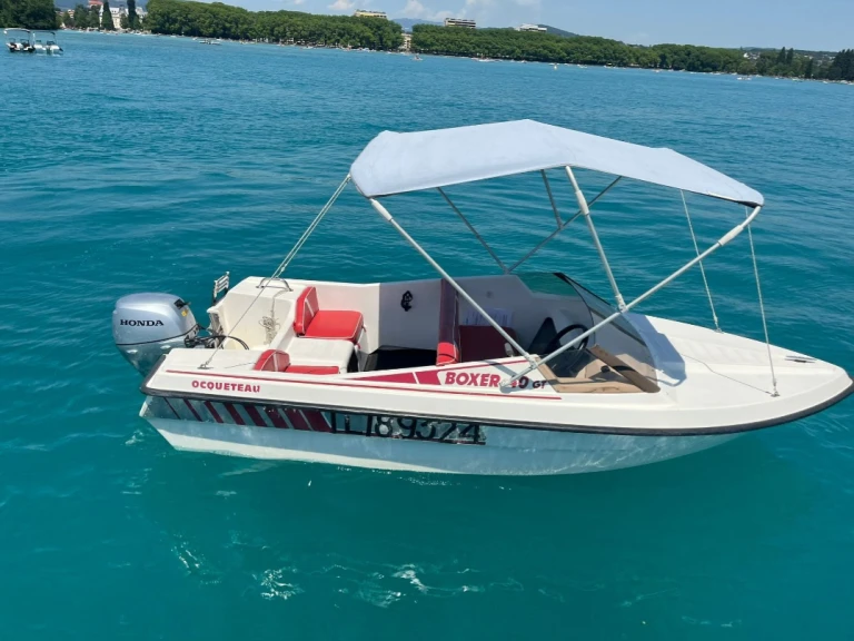 Ein BATEAU SANS PERMIS mieten in Annecy