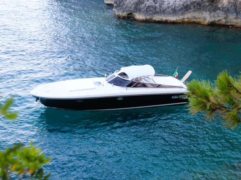 Vermietung Motorboot Itama mit Führerschein