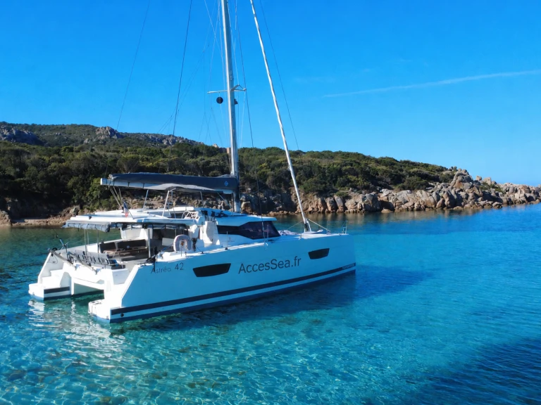 YachtCharter in Propriano - Fountaine Pajot Astrea 42 auf SamBoat
