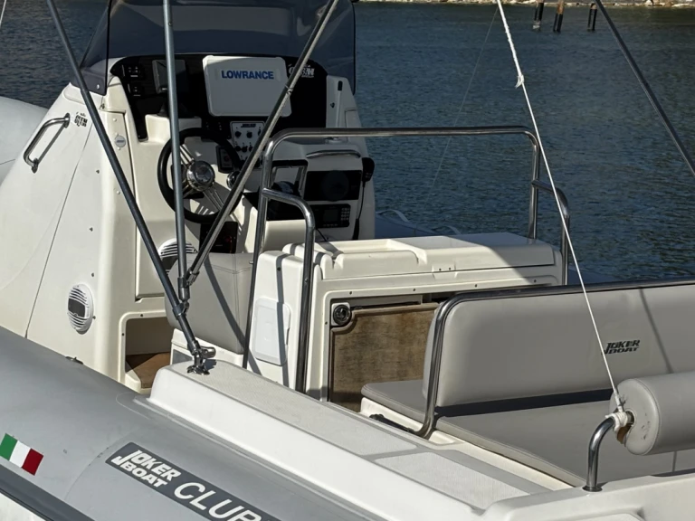 Ein Joker Boat Clubman 30 mieten in Brucoli