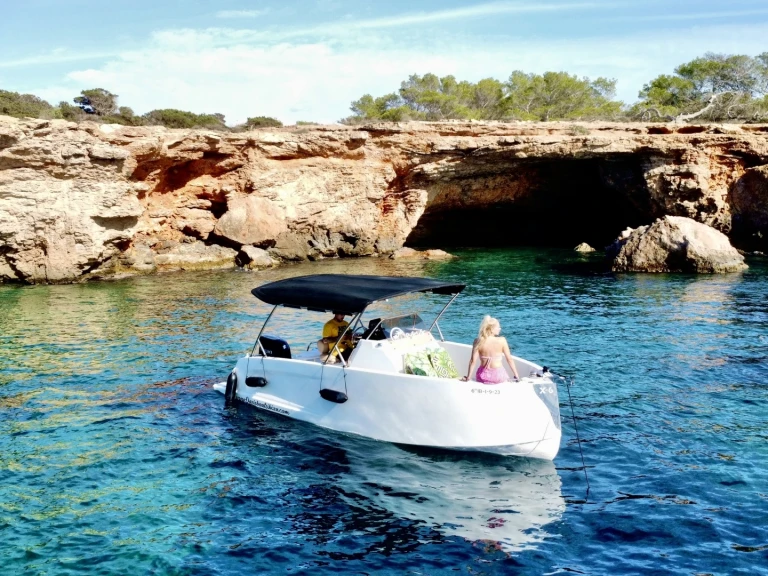 Ein X-Yachts X6 mieten in Sant Antoni de Portmany