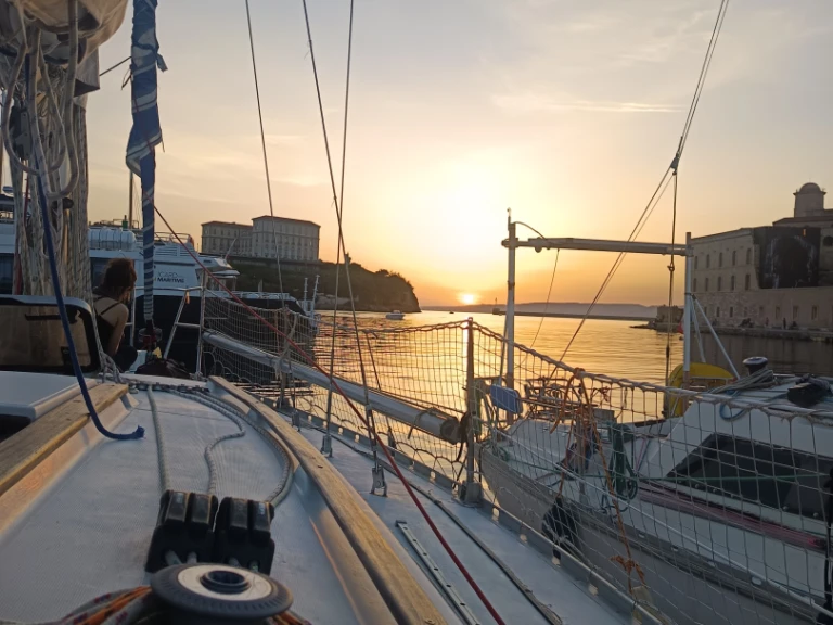 YachtCharter in Marseille - Jeanneau Attalia auf SamBoat