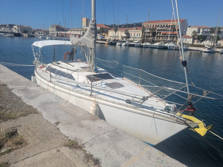 Ein Jeanneau Attalia mieten in Marseille