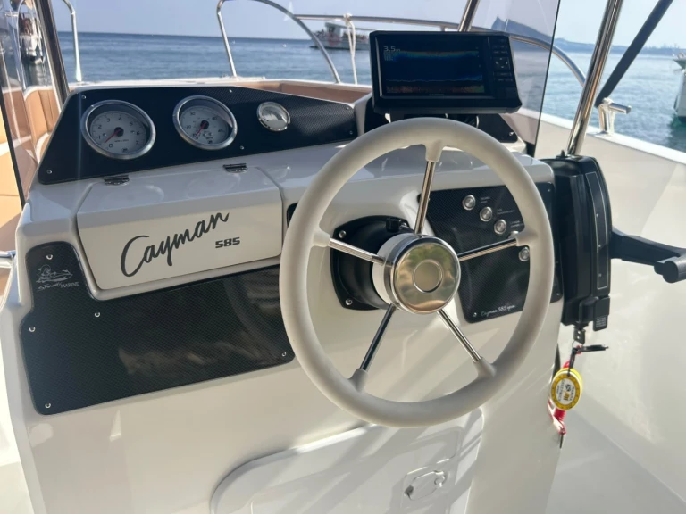 YachtCharter in Marina Greenwich - Motor yacht Caymam 585 auf SamBoat