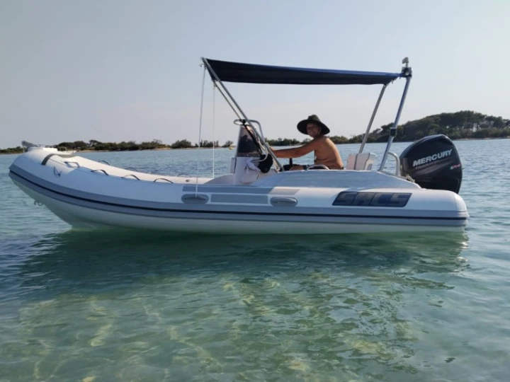Boot mieten Porto Cesareo günstig Sacs S 490