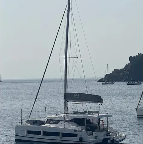 Katamaran mit oder ohne Skipper Bali mieten in Furnari