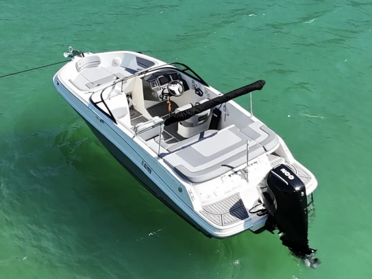 Ein Bayliner VR5 OE mieten in Brison-Saint-Innocent