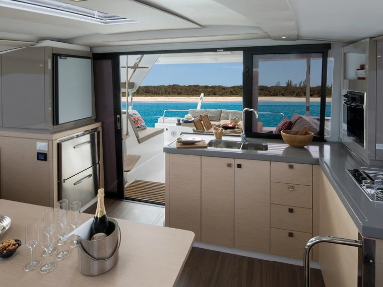Ein Fountaine Pajot Lucia 40 mieten in Villefranche-sur-Mer