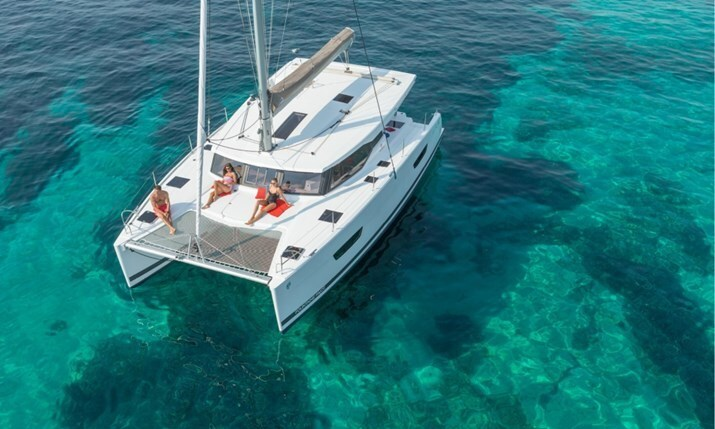 YachtCharter in Villefranche-sur-Mer - Fountaine Pajot Lucia 40 auf SamBoat