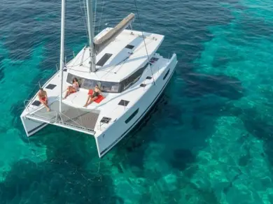 YachtCharter in Villefranche-sur-Mer - Fountaine Pajot Lucia 40 auf SamBoat